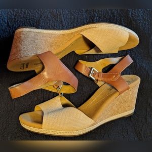 Clarks Cushion Sandal Wedges tan/lt brown Size 10